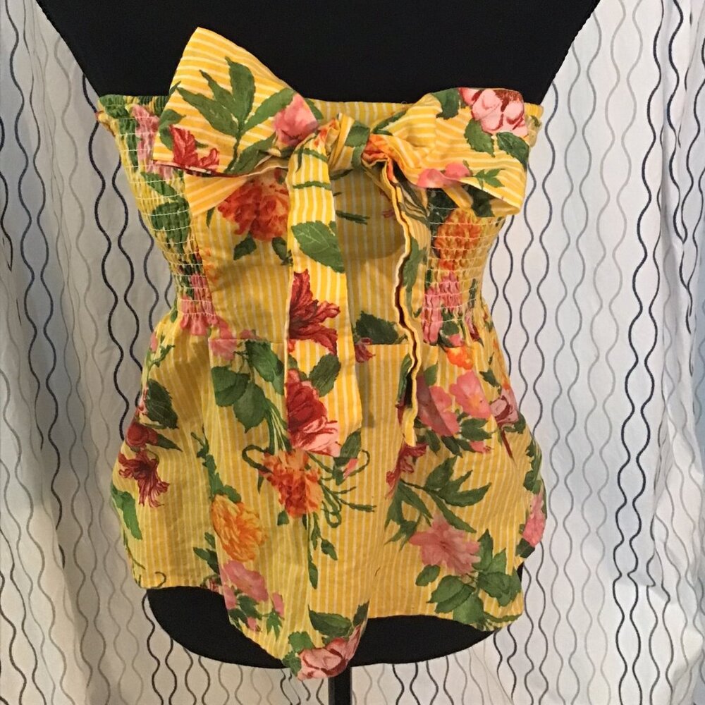 Adorable, floral top